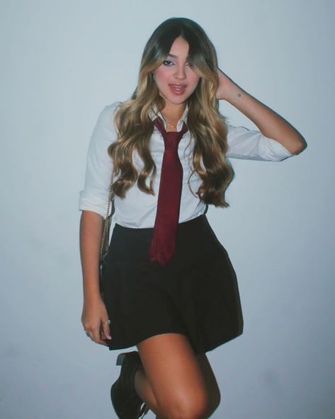 Halloween Makeup Pretty, Beautiful Photoshoot Ideas, Outfit 90s, Concert Outfit, Skater Skirt, Halloween Costumes, Casual Outfits, Plus Size, My Style