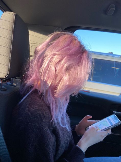 Curly Light Pink Hair, Pink Hair Pale Skin, Pink Toned Blonde Hair, Light Pink Hair, Colourful Hair, Coloured Hair, Hair Jewels, Hair Stylies, Haircut And Color