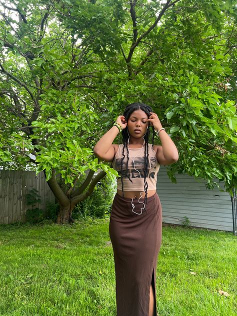 Earthy black girl long skirt aesthetic graphic tees nature girly pop m.bbyx core erykah badu core boho black girl inspo earthy vibes Earthy Fits, Aesthetic Graphic Tees, Long Skirt Aesthetic, Green Skirt Outfits, Soul Vibes, Long Skirt Outfit, Dark Green Skirt, Girls Long Skirts, Earthy Vibes