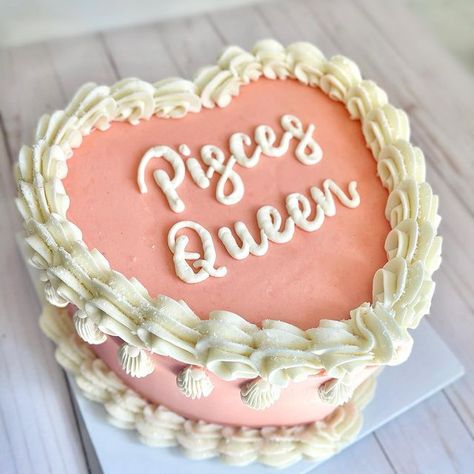 Heart Cake Pink, Pisces Queen, Queens Birthday Cake, Happy Unbirthday, 20 Birthday Cake, Succulent Cake, Pisces Birthday, Custom Birthday Cakes, Cake Decorating Piping