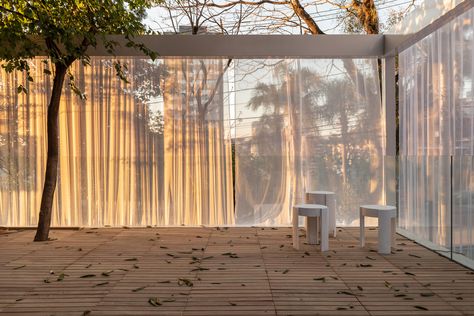 Gallery of White Pavilion / Arquitetura Nacional - 16 Garden Pavilion Architecture, Curtain Architecture, White Pavilion, Curtain Outdoor, Glass Pavilion, Restroom Design, Pavilion Architecture, System Architecture, Pavilion Design