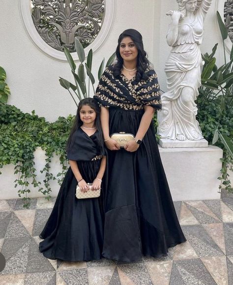 Family Same Dress Indian Wedding, Mother And Daughter Dresses Indian, Twinning Outfits, Mom Daughter Matching Dresses, Engagement Event, Bday Dress, Mom Daughter Outfits, Baby Birthday Dress, Mother Daughter Fashion