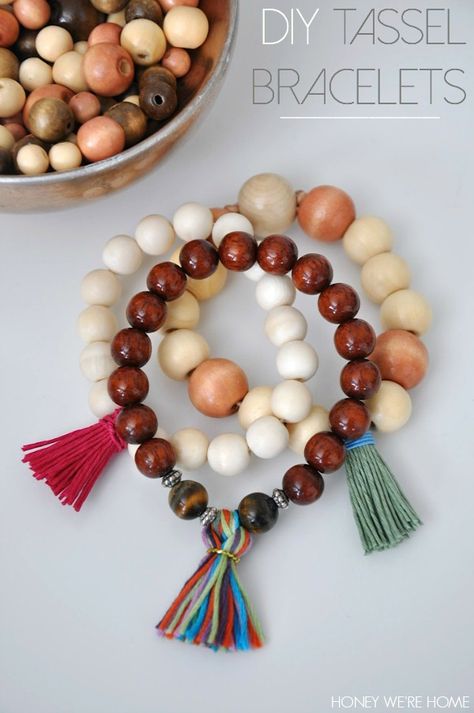 Tassel Bracelet Diy, Wooden Bead Jewelry, Diy Honey, Wooden Bead Bracelet, Necklaces Diy, Diy Jewelry Inspiration, Jewelry Making Bracelet, Diy Tassel, Wooden Bracelet