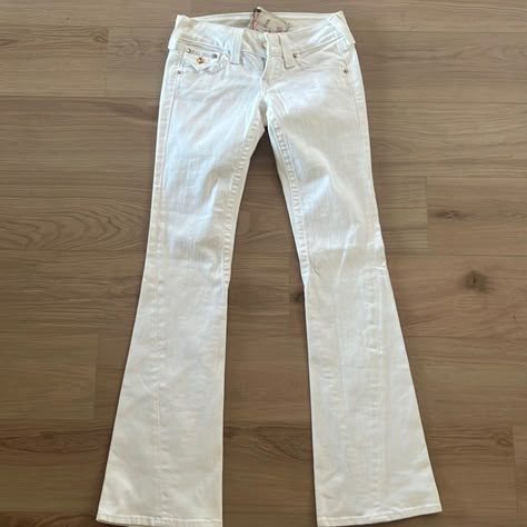 Never Been Worn! True Religion Low Rise Jeans. White Jeans Low Rise, Low Rise Jeans Boot Cut, White Low Rise Jeans, White True Religion Jeans, Low Rise Wide Leg Jeans, Y2k Bottoms, Y2k Low Rise Jeans, Low Rise Jeans Bootcut, Low Waisted Pants