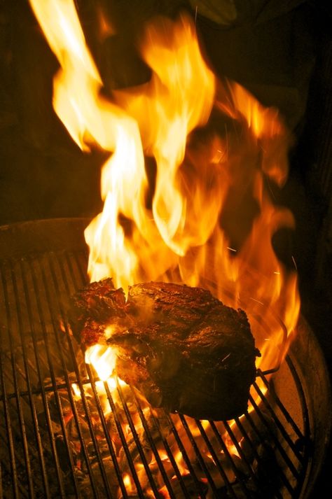 Flame Seared Prime Rib! One of the simplest things to do on the grill. Don't let this spendy cut of beef intimidate you.    Click the pic for step by step, picture by picture, foolproof instructions from the Grillin' Fools! Grilled Prime Rib, Standing Rib Roast, I Grill, Grilled Beef, Rib Roast, Man Food, Beef Cuts, Prime Rib, Barbecue Recipes