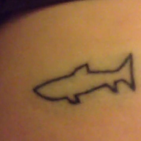 shark tattoo stick and poke Stick And Poke Jellyfish, Male Stick And Poke Tattoo, Stuck And Poke Ideas, Shark Stick And Poke, Small Alligator Tattoo Simple, Tattoo Stick And Poke, Patrick Tattoo, Alligator Tattoo, Stick Poke