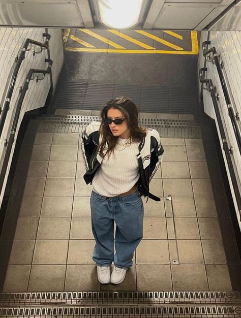 Sunset Outfits, London Subway, Sunset London, Dark Rain, Influencer Aesthetic, Everyday Fits, Photography Sunset, 사진 촬영 포즈, Looks Street Style