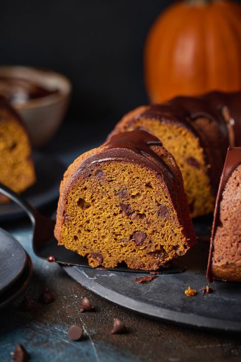 Chocolate Chip Pumpkin Bundt Cake - Baker by Nature Pumpkin Chocolate Chip Bundt Cake, Pumpkin Chocolate Chip Bundt, Pumpkin Bundt Cake Recipes, Pumpkin Bundt, Pumpkin Cravings, Pumpkin Delight, Baker By Nature, Pumpkin Bundt Cake, Pumpkin Recipes Easy