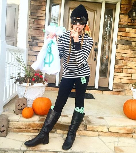 35 Of the Best Ideas for Diy Halloween Costumes for Tweens - Home Inspiration and Ideas | DIY Crafts | Quotes | Party Ideas Easy Cheap Halloween Costumes, Best Diy Halloween Costumes, Pajamas For Teens, Meme Costume, Pyjamas Party, Cheap Halloween Costumes, Holloween Costume, Hallowen Costume, Diy Kostüm