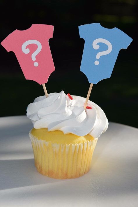 Gender Reveal Cupcake Toppers! Baby onsie, pink or blue, boy or girl. https://www.etsy.com/listing/466450604/gender-reveal-cupcake-topper-baby-blue Gender Reveal Cupcake Toppers, Girl Onsies, Gender Reveal Cupcakes, Baby Onsie, Girl Gender Reveal, Blue Boy, Paper Cupcake, Pink Or Blue, Reveal Ideas