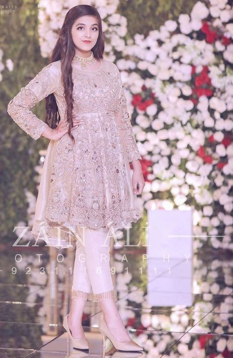 Unique Dresses Indian, Embrioded Dresses, Pakistani Dresses Party, Dress Design Ideas, Fashion Dresses Formal, Wedding Lehenga Designs, Multi Way Dress, Bridal Dresses Pakistan, Pakistani Wedding Outfits