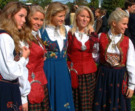 Norwegian Folk Costumes | Norwegian Hairstyles - From Traditional to Present! Norway Clothing, Norway Culture, Norwegian Women, Norwegian Clothing, English Clothes, Viking Women, Folk Dresses, Traditional English, Traditional Costume