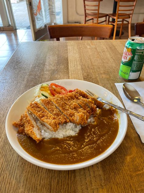 Japanese Curry, Curry Rice, Soft Food, Food Presentation, Food Obsession, Cafe Food, Food Cravings, I Love Food, Yummy Snacks