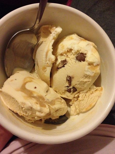 Ice Cream Snap, Food Poetry, Eating Food Funny, Tea Time Food, Food Captions, Vegetarian Fast Food, Choco Chips, Delicacy Food, Food Therapy