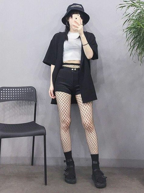 Moda Ulzzang, Styl Grunge, Mode Ulzzang, Korean Fashion Ideas, Korean Summer, Mode Chanel, Idee Cosplay, Elegante Casual, Mode Kpop