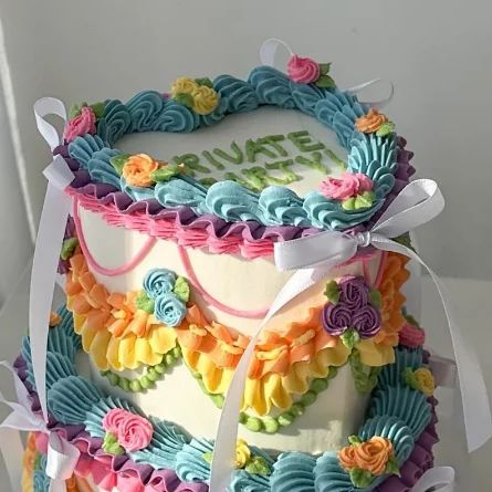 Vintage Rainbow Cake, Rainbow Buttercream Cake, Rainbow Heart Cake, Lambeth Cakes, Cake Supply Store, Lambeth Cake, Pastry Ideas, Decorate Cake, Shaped Cakes