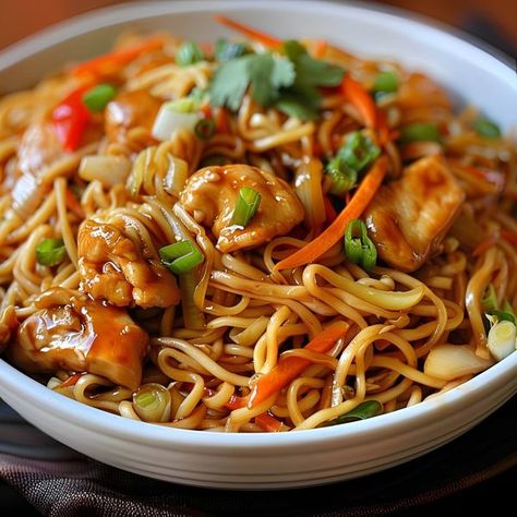 Beijing Beef, Dinner Menu Planning, Chinese Noodle Recipes, Ramen Recipes Easy, Man Recipes, Asian Noodle Recipes, Chicken Chow Mein, Chow Mein Noodles, Chinese Cooking Recipes