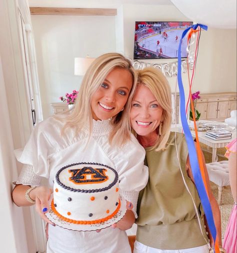 Auburn Grad Party, Auburn Graduation Party Ideas, Preppy Graduation Party, Senior Cars, Grad Party Theme, College Vibes, Senior Year Fun, Senior Szn, Party College