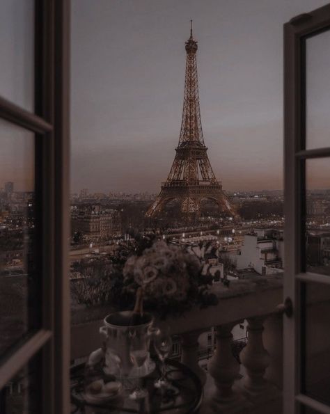 Devney Perry, Paris Wallpaper, Paris Pictures, Theme Background, Paris Aesthetic, Off Campus, Paris City, Wallpaper Vintage, Brown Aesthetic