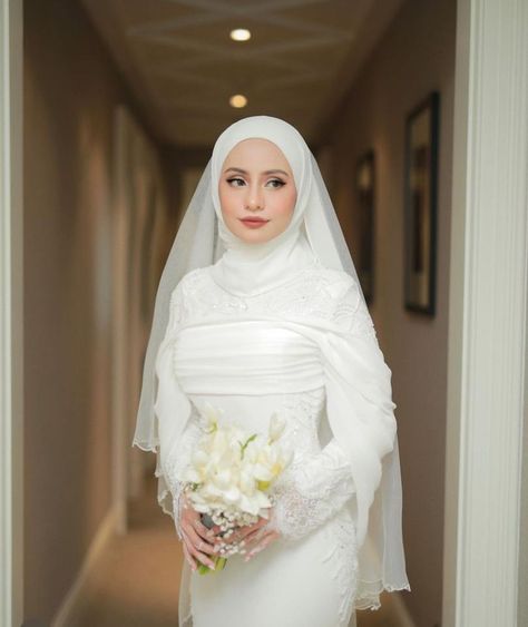 Bride Hijab Style, Malaysian Wedding, Malay Wedding Dress, Muslim Wedding Photos, Pose Pengantin, Wedding Hijab Styles, Muslim Wedding Gown, Nikah Outfit, Baju Kahwin