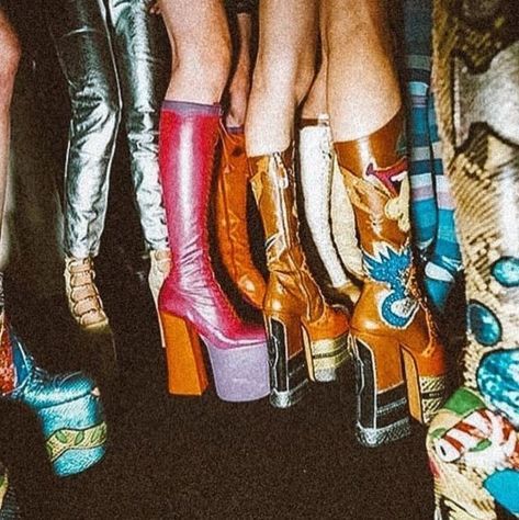 I love the angle of this shot of just the boots, and it looks like an actual ad that Gucci would use for a magazine shot or something. It looks like the models are waiting backstage at a fashion show to walk the runway or they're at a club just standing around mingling. It would be a cool smaller eye level window display. These 70s Platform Shoes, 70s Boots, 70s Mode, 70s Shoes, Disco Aesthetic, 60s Aesthetic, Patti Hansen, 70s Glam, Disco Fashion