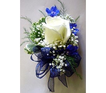 Wrist Corsage Prom Blue, Prom Bouquet Ideas Royal Blue Dress, Blue Corsage Homecoming, Corsages For Royal Blue Prom Dress, Royal Blue Prom Flowers Wrist Corsage, Prom Wrist Corsage Ideas Royal Blue, Prom Flowers Bouquet Royal Blue Dress, Corsage For Royal Blue Dress, Royal Blue Corsage And Boutonniere