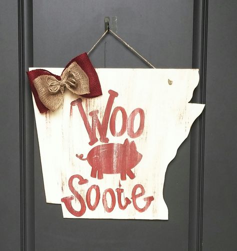 Razorback Decor, Arkansas Razorbacks Crafts, Razorback Football, Sports Ornaments, Football Crafts, Arkansas Razorback, Burlap Door Hangers, Family Presents, Adult Halloween Party