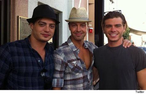 Andy, Joey, Matt Lawrence, anyone remember these boys?  Andy looks like Brendan Fraiser's love child... Lawrence Brothers, Andrew Lawrence, Shirtless Actors, Lawrence Photos, Matthew Lawrence, Melissa & Joey, Joey Lawrence, Dapper Gentleman, Family Picture