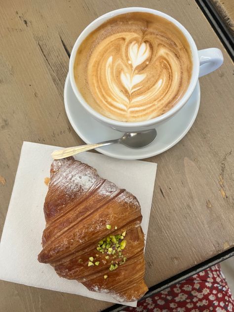 Pistachio Croissant Aesthetic, Croissant Aesthetic Photography, Southern Italy Aesthetic, Food Photography Aesthetic, Pistachio Croissant, Rome Coffee, Café Aesthetic, Roma Tomato, European Cafe