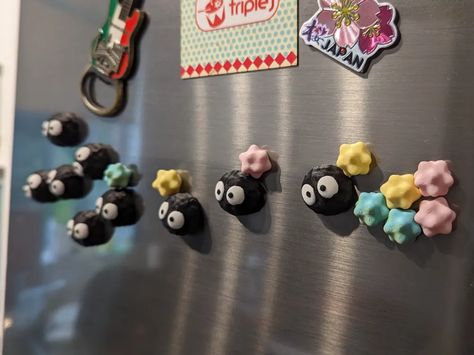 Soot Sprite, Ghibli Studio, Soot Sprites, Tip Jars, 3d Printing Projects, Star Food, Things To Do When Bored, Magnet Set, Diy Clay Crafts