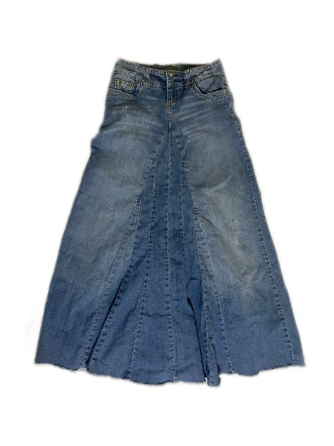 Low Waist Skirt Y2k, Long Jean Skirt Outfits, Denim Midi Skirt Outfit, Layering Winter, Autumn Layering, Y2k Denim Skirt, Skirt Aesthetic, Jean Skirt Outfits, Long Jean Skirt