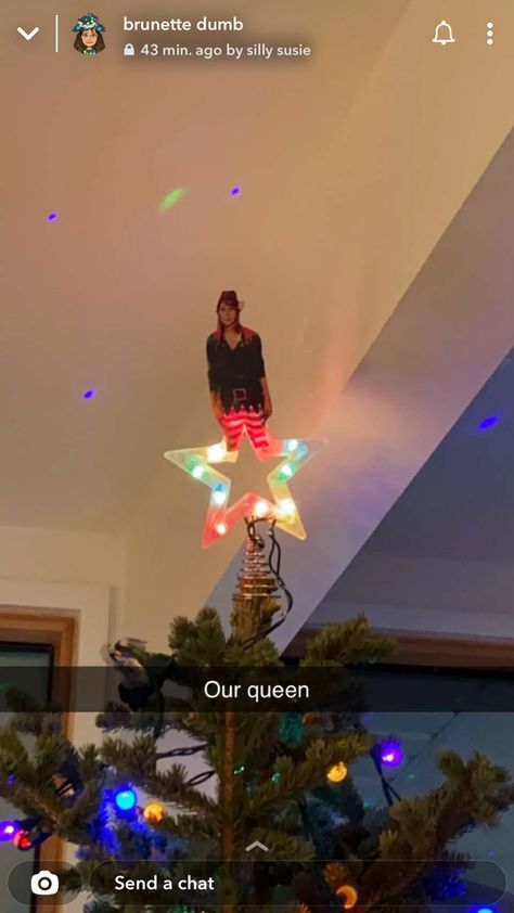 Christmas Taylor Swift Aesthetic, Taylor Swift Tree Topper, Taylor Swift Christmas Party, Taylor Swift Christmas Decoration, Taylor Swift Christmas Decor, Taylor Swift Christmas Aesthetic, Swiftmas Tree, Swiftie Decor, Taylor Awift