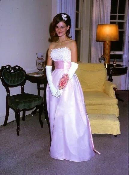 1960s Prom Dress, 60s Prom Dress, 60s Prom, Dresses To Prom, 1960s Prom, 70s Prom, Prom Pics, 80s Prom Dress, Formal Dance