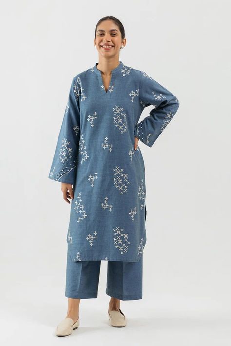 Stylish Kurtis Design, Latest Dress Design, Simple Kurta Designs, Simple Kurti Designs, Trendy Shirt Designs, Pakistani Fashion Casual, Stylish Short Dresses, Desi Fashion Casual, Cotton Kurti Designs