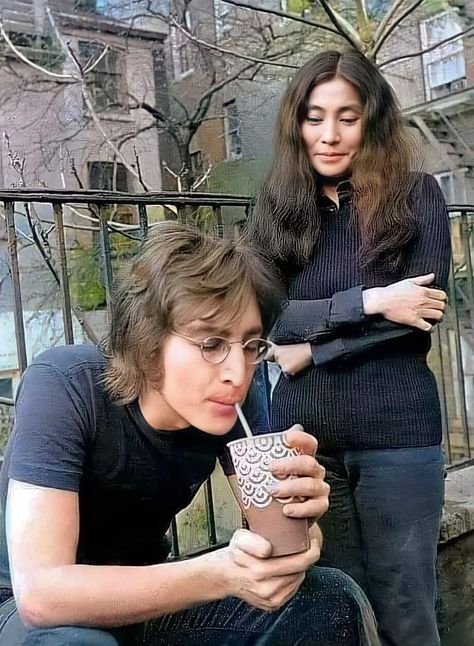 Beatles Outfit, Jhon Lennon, John And Yoko, John Lennon Yoko Ono, John Lennon And Yoko, Imagine John Lennon, Beatles Pictures, John Lennon Beatles, Beatles Art