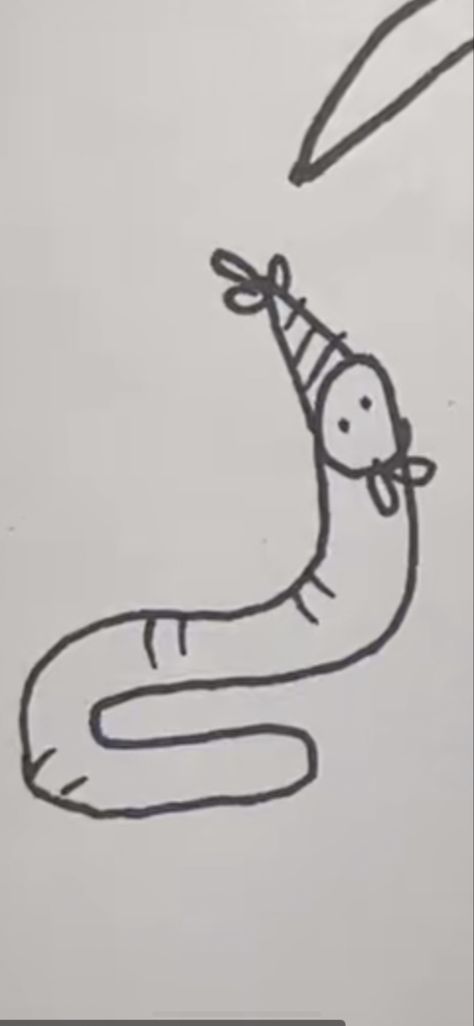 Bug Drawings Simple, Gummy Worm Drawing, Worm Tattoo Cute Matching, Worm Drawing Easy, Worm Sketch, Weird Doodles, Worm Doodle, Inch Worm Drawing, Worm Drawing