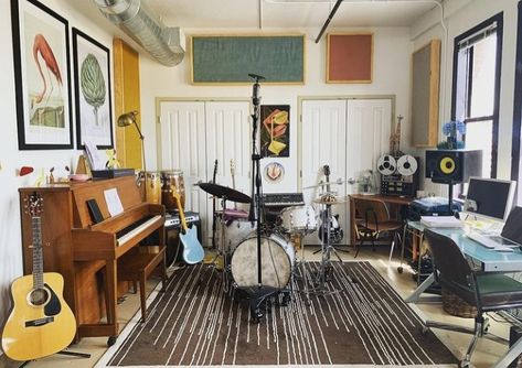 Small Drum Room, Shed Music Studio, Music Room Drums, Bedroom Studio Music, Small Music Studio Ideas, Basement Music Room, Music Studio Bedroom, Music Room Design, Home Recording Studio Setup