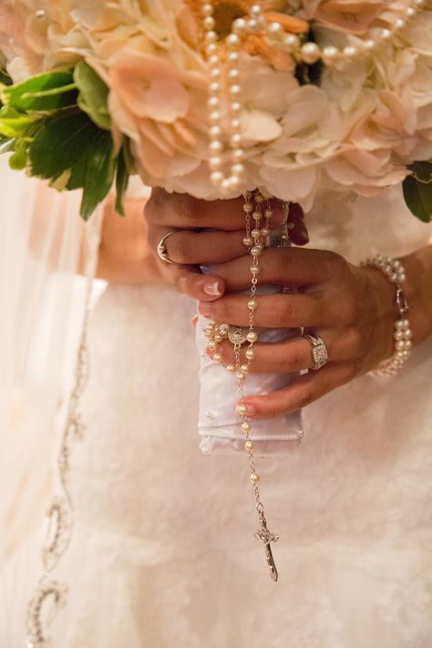 Rosary Around Bouquet, Wedding Bouquet With Rosary, Bridal Rosary, Bridal Pictures, Catholic Wedding, Wedding Prep, White Bouquet, Wedding Moments, Wedding Mood Board