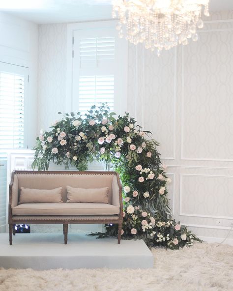 She had her nikah at Putrajaya Mosque and went back home for the celebration afterwards. She just need a minimal decor as a corner for… Nikah Stage, Putrajaya Mosque, Nikkah Inspiration, Diy Pelamin, Wedding Dais, Mini Pelamin, Flair Design, Pelamin Nikah, Nikkah Ceremony