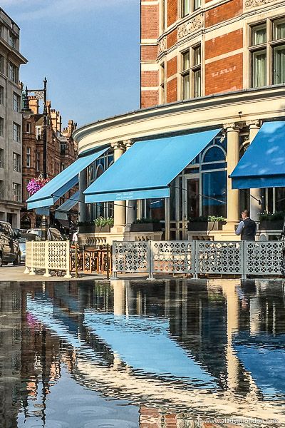 Pretty blue awnings outside a luxury hotel in Mayfair. This is one of the most beautiful areas in London. Click through for more pictures on the A Lady in London blog. Connaught Hotel London, Best Places In London, David Collins, London Mayfair, London Neighborhoods, London Vibes, London Itinerary, Mayfair London, London Bars