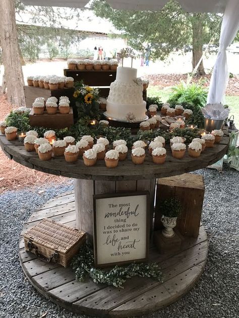 16 Rustic Spring Wedding Ideas to Include Right Now - A Southern Wedding Rustic Cake Tables, Wedding Ideas On A Budget, Summer Wedding Ideas, Country Western Wedding, Western Themed Wedding, Outdoor Summer Wedding, Rustic Wedding Decorations, Backyard Reception, Yard Wedding