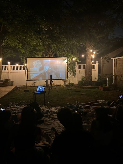 Backyard Aesthetic Night, Aesthetic Outdoor Movie Night, Backyard At Night Aesthetic, Garden Projector Movie Nights, Garden Movie Night Aesthetic, Summer Movie Night, Birthday 19, Teenage Dream Night Aesthetic, Girls Dinner