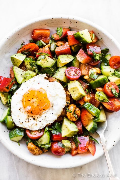 PIN TO SAVE! This is the breakfast salad we make over and over. It's full of cucumbers, cherry tomatoes, bell peppers, avocado, toasted nuts. It's fresh, crunchy, flavorful, and perfect with an egg on top. #theendlessmeal #breakfastsalad #breakfast #salad #brunch #brunchsalad #healthybreakfast #breakfastideas #glutenfree #vegetarian #lowcarb #keto #healthy #healthyrecipe The Endless Meal Recipes, Low Sodium Breakfast, Salad For Breakfast, Brunch Salad, Breakfast Vegetables, Breakfast Sides, Salad Easy, Healthy Eggs, Breakfast Salad