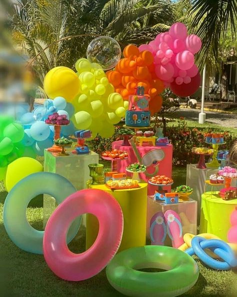 Pool Party Neon, Neon Pool Parties, Water Birthday Parties, Barbie Pool Party, Water Birthday, Pool Party Themes, Glow Birthday Party, Summer Party Themes, Party Neon