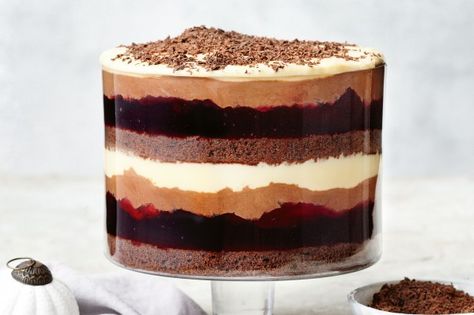 Make this modern and decadent spin on a classic trifle with chocolate mousse, and dark chocolate cake in a custard and coffee-flavoured liqueur... can I get a 'yum-yum' and a spoon please? Classic Trifle, Chocolate Mousse Trifle, Mousse Trifle, Christmas Trifle Recipes, Hazelnut Dessert, Cake Trifle, Trifle Dessert Recipes, Bake Sweets, Trifle Recipes