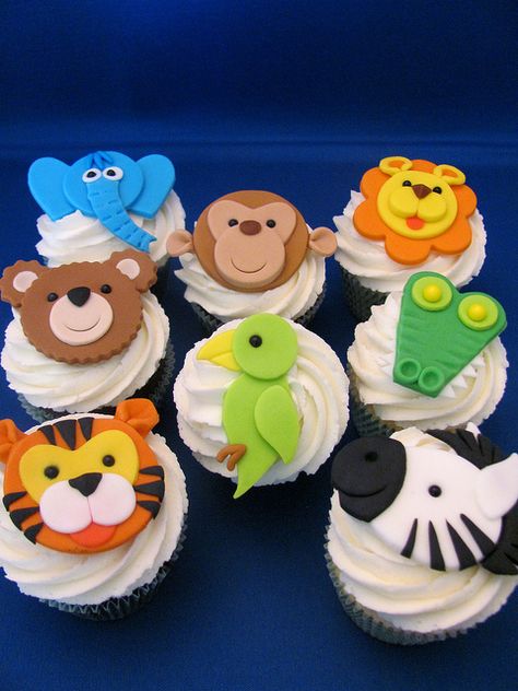 Safari animal cupcake toppers - for sale at zoeycakes.com Zoo Cupcakes, Jungle Cupcakes, Zoo Cake, Deco Cupcake, Cupcake Fondant, Kids Birthday Party Cake, Decoration Patisserie, Jungle Cake, Safari Cakes