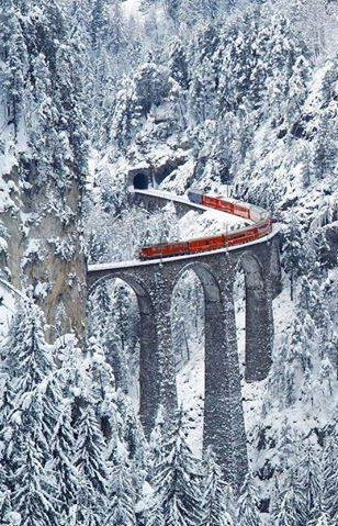 Winters Tafereel, Snow Covered Mountains, Bernina Express, Top Places To Travel, Winter Szenen, Chur, Winter Wonder, A Bridge, Train Travel