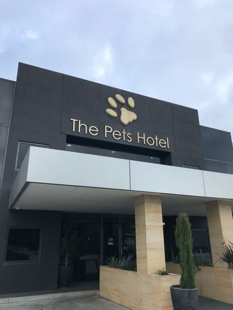 Pets Hotel, Pet Hotel Design, Dog Daycare Business, Hotel Pet, Dog Boarding Facility, Dog Boarding Kennels, Pet Care Business, Med Vet, Dog Grooming Shop