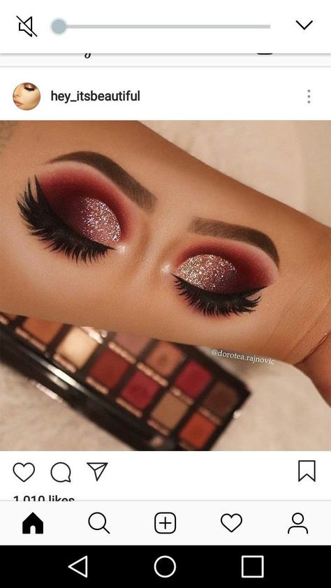 Burgundy Eyeshadow Looks, Black Bride Wedding, Bride Wedding Makeup, Eye Makeup On Hand, Maroon Makeup, Burgundy Makeup Look, Burgundy Eye Makeup, Burgundy Eyeshadow, Burgundy Makeup