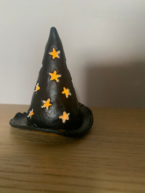 Ceramic Witches, Clay Witch Hat, Glenda The Good Witch, Witch Of The West, Halloween Clay, Wizard Hat, Diy Air Dry Clay, Witches Hat, Christmas Idea